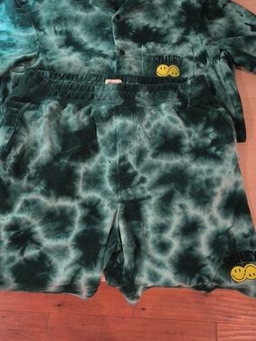 Smiley Teal Tie-Dye Short Sleeve Shirt And Shorts Set H&M Collab VERY RARE